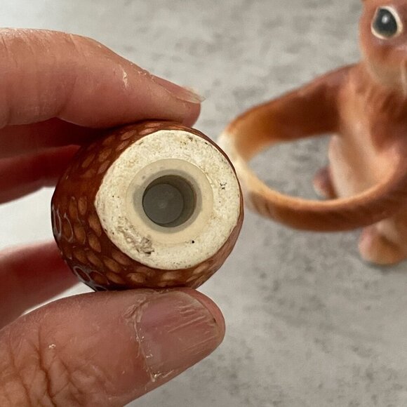 Vintage Squirrel Holding Acorn Salt Pepper Shakers Brown Hand-Painted Ceramic - Picture 9 of 10